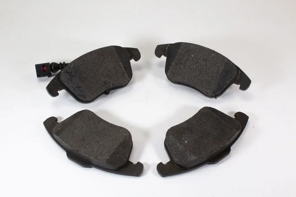 Valeo Front Disc Brake Pad Set - 5N0698151C